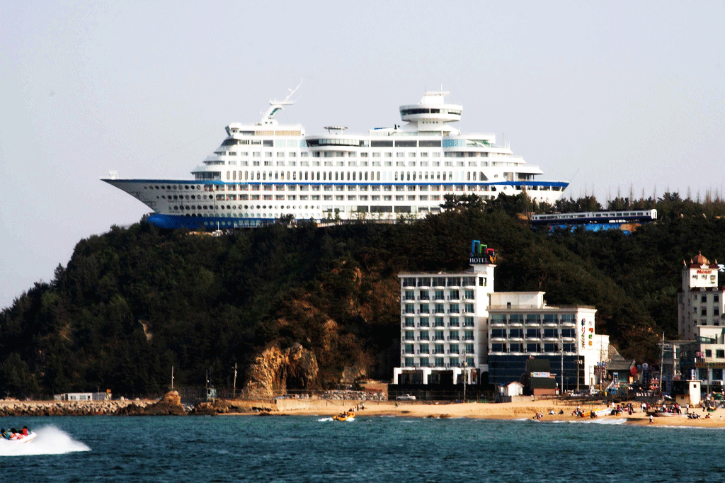 A Cruise Ship Stuck On A Hill? It’s Sun Cruise Hotel!