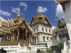 crossing thailand cambodia border